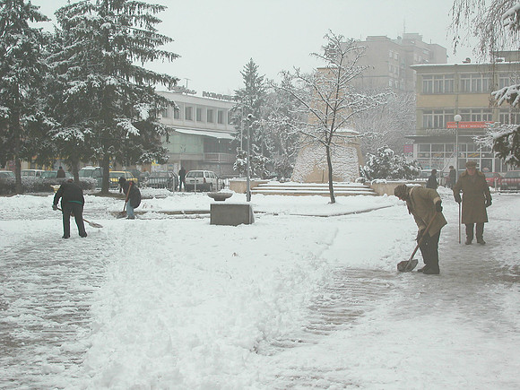Clearing the square 01/2005 - Knezha, Bulgaria