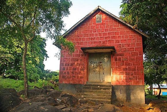 Schoolhouse Kent Beach, SL
